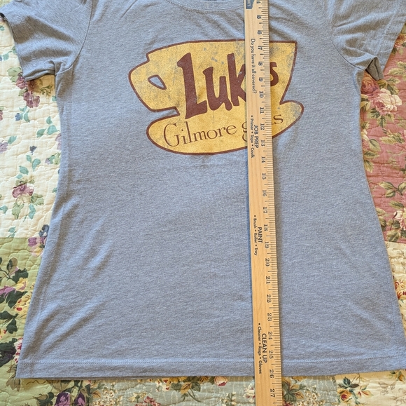 Luke's Gilmore Girls Grey T-shirt shrunk - Picture 3 of 6